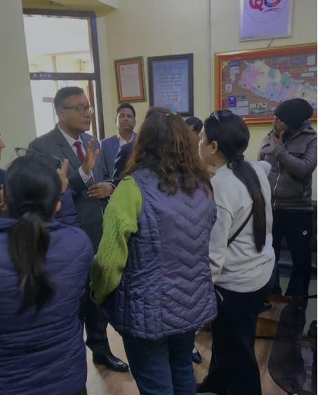 सुन लुटिएका राष्ट्रिय बाँणिज्य बैंकका पीडितद्धारा धर्ना क्षतिपुर्ती दिने सञ्चालक समितीको एकतर्फी निर्णय नमान्ने भन्दै सच्याउन माग