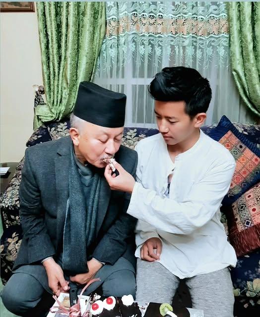 बुबाको जन्मदिनमा सुहाङको भावुक सन्देश: हजुरले देखाएको निष्ठाको बाटो नै मेरो मार्गदर्शन