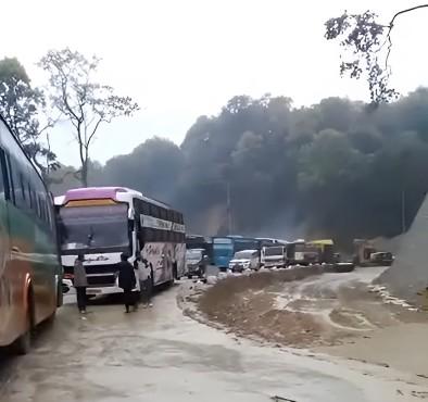 बुटवल–नारायणगढ सडक तेस्रो दिन पनि अवरुद्ध