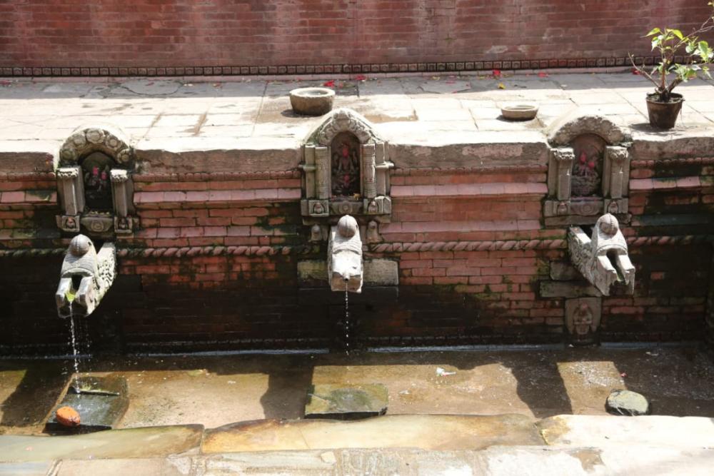 सुक्दै गएका ढुंगेधारा र काकाकुल काठमाडौंको ‘मौन चित्कार’ (फोटो फिचर)