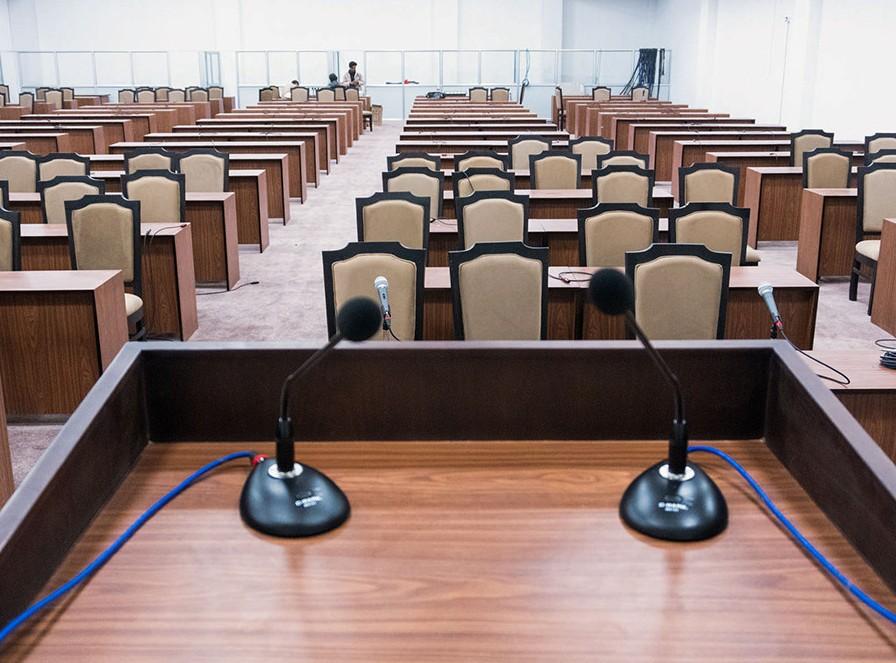 नवनिर्वाचित सांसदले मातृभाषामा शपथ लिन पाउने