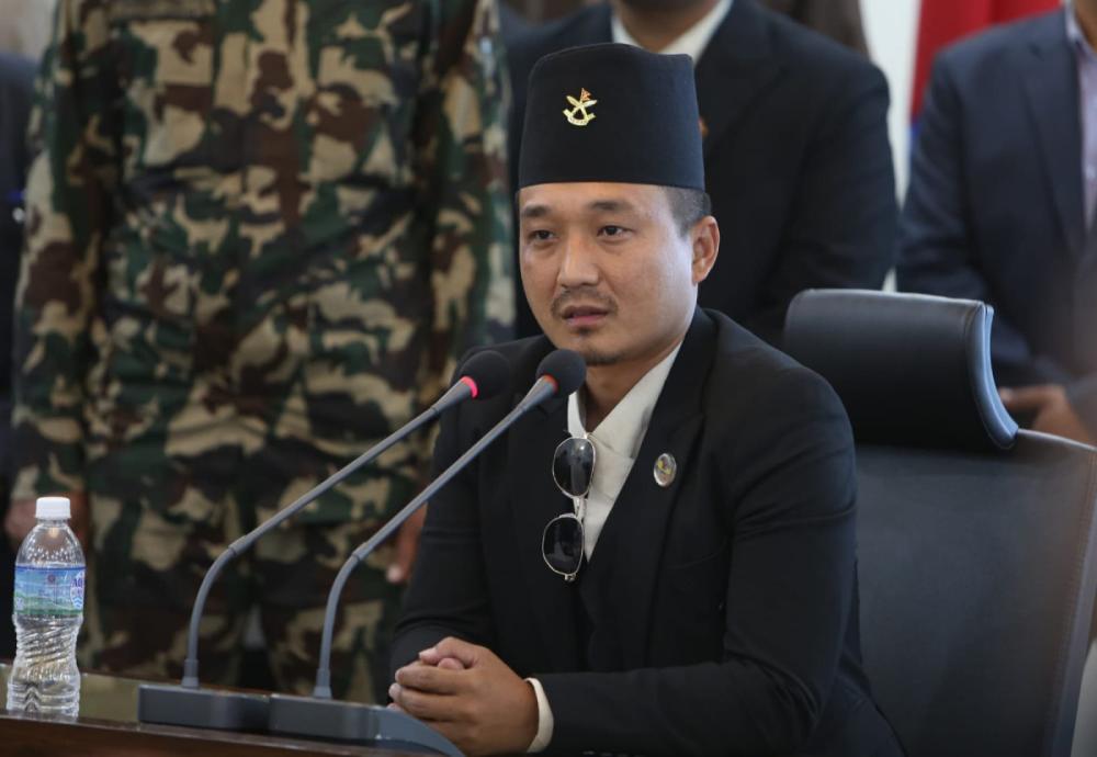 नवनियुक्त गृहमन्त्री सुधन गुरुङले गरे पदभार ग्रहण