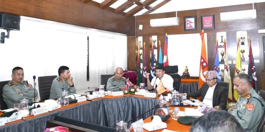 विपद्‌मा उद्धारका लागि दुई हेलिकप्टर तयारी अवस्थामा राखिने : गृहमन्त्री गुरुङ