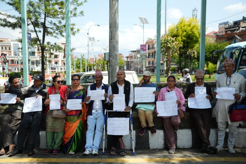 माईतीघरमा अभियानकर्मीको प्रश्नः जनताको लागि सिंहदरबारको ढोका किन बन्द ? (तस्बिरसहित)