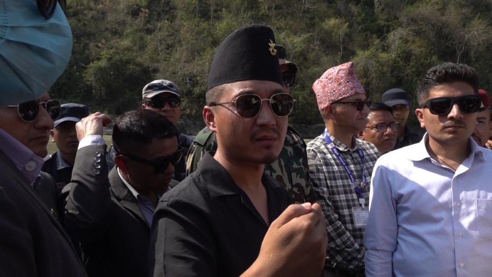 निर्माण व्यवसायीलाई धम्क्याएर पैसा असुल्नेलाई तत्काल कारबाही गर्न सिडिओ र एसपीलाई गृहमन्त्रीको निर्देशन