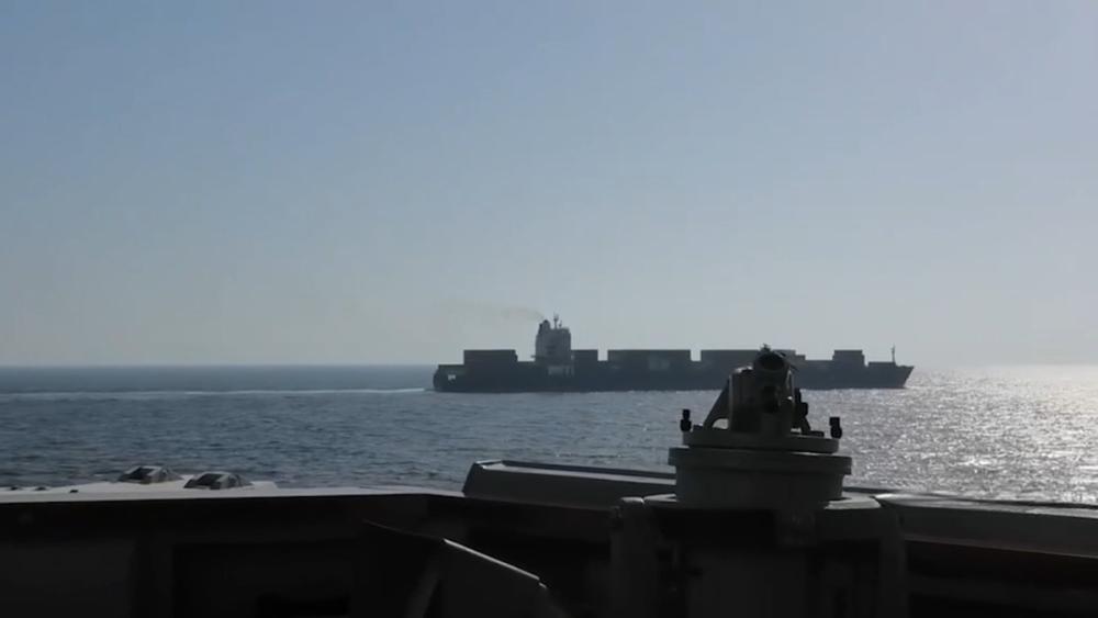 अमेरिकी सेनाले ओमानको खाडीमा इरानी कार्गो जहाज नियन्त्रणमा लियो