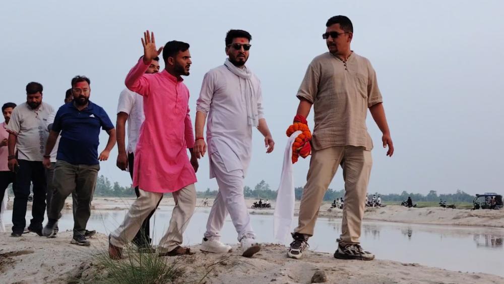 १५ वर्षदेखि अलपत्र कमला पुलको मन्त्री लम्सालले गरे निरीक्षण, स्थानीयको विरोध