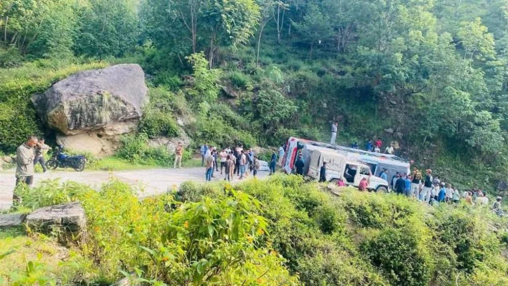 बाजुरामा पवनदूत यातायातको बस दुर्घटना, २४ यात्रु घाइते