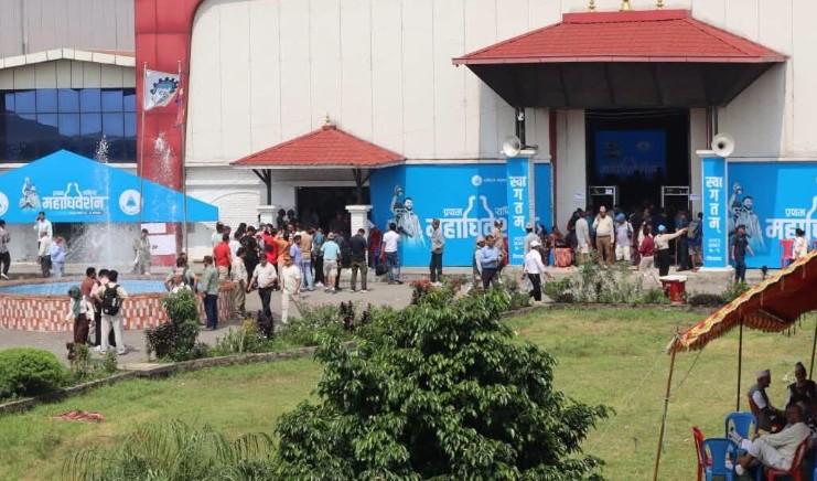 रास्वपा महाधिवेशन: ९९ केन्द्रीय सदस्यका लागि ८० वटा विद्युतीय उपकरणबाट मतदान हुँदै, सभापतिमा लामिछाने निर्विरोध