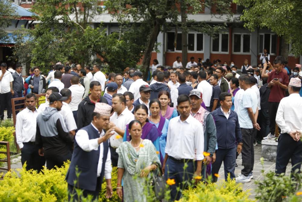 सिंहदरबारमा अस्थायी कर्मचारीहरूको विरोध प्रदर्शन (तस्बिरहरु)