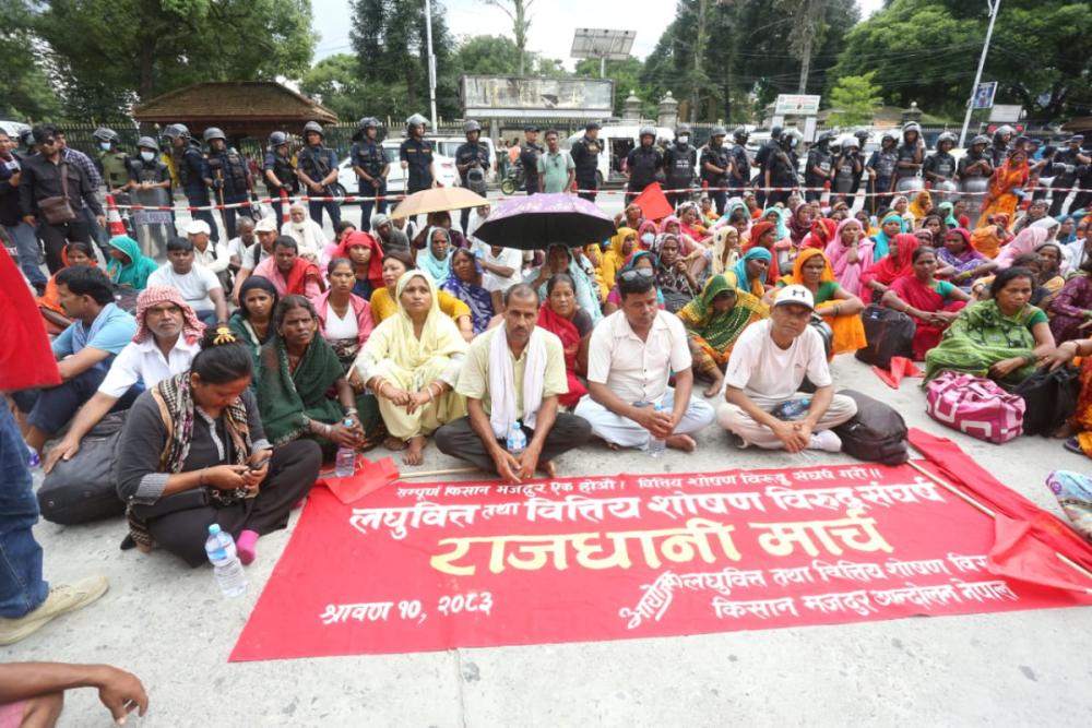 लघुवित्त तथा वित्तीय शोषणविरुद्ध काठमाडौंमा पीडितहरूको ‘राजधानी मार्च’ (तस्बिरसहित)