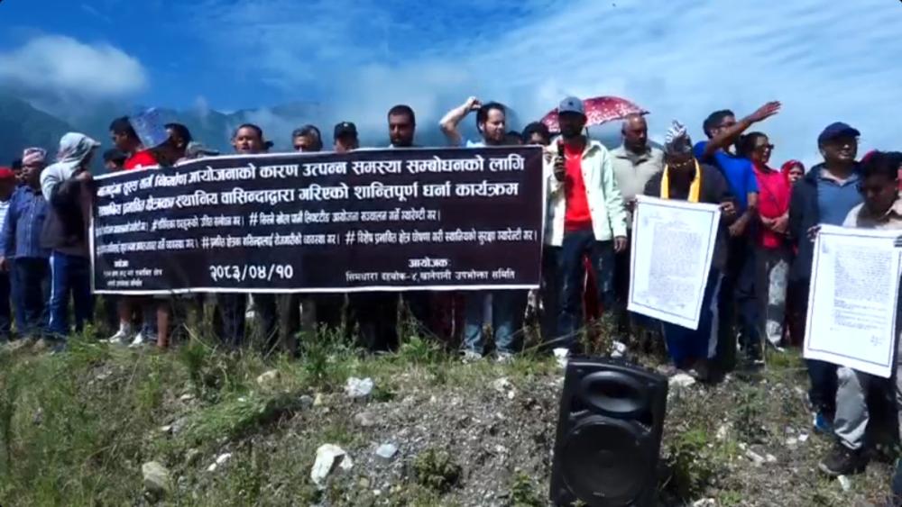 नागढुङ्गा सुरुङमार्ग उद्घाटनकै दिन स्थानीयको प्रदर्शन, पुराना सहमति कार्यान्वयनको माग गर्दै धर्ना