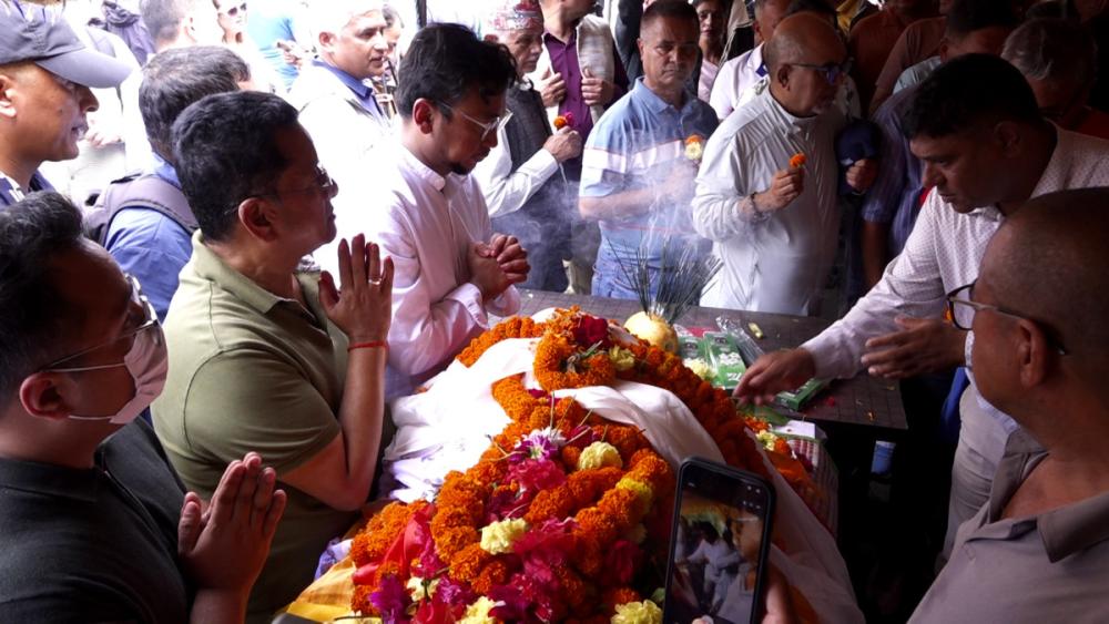अन्तिम श्रद्धाञ्जलीका लागि गोपालमान श्रेष्ठको पार्थिव शरीर सानेपामा, आजै राजकीय सम्मानका साथ अन्त्येष्टि गरिने