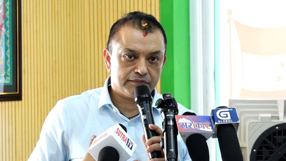 सरकार बरालिएर हिँड्योः सभापति थापा