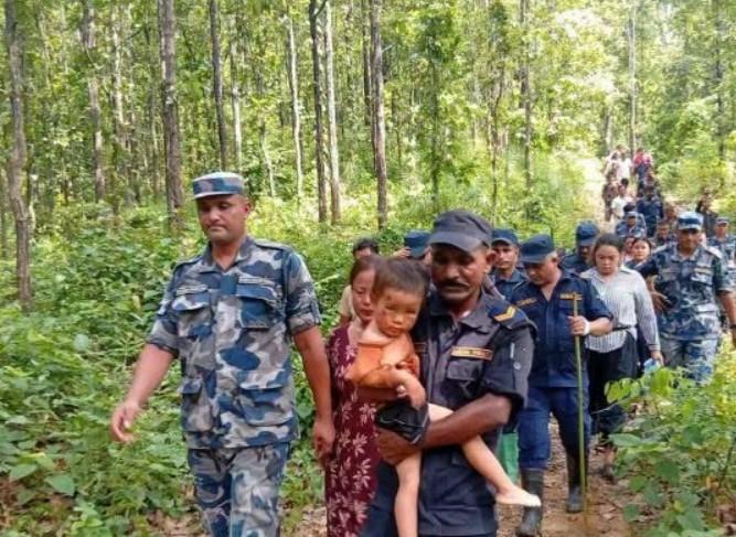 हराएको ४८ घण्टापछि सामुदायिक वनमा सकुशल भेटिए साढे दुई वर्षीय बालक