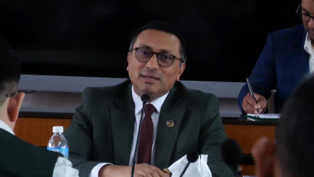 वैदेशिक सहायता घट्दैछ, निजी पुँजी परिचालन गर्नेतर्फ जाँदैछौँः अर्थमन्त्री डा. वाग्ले