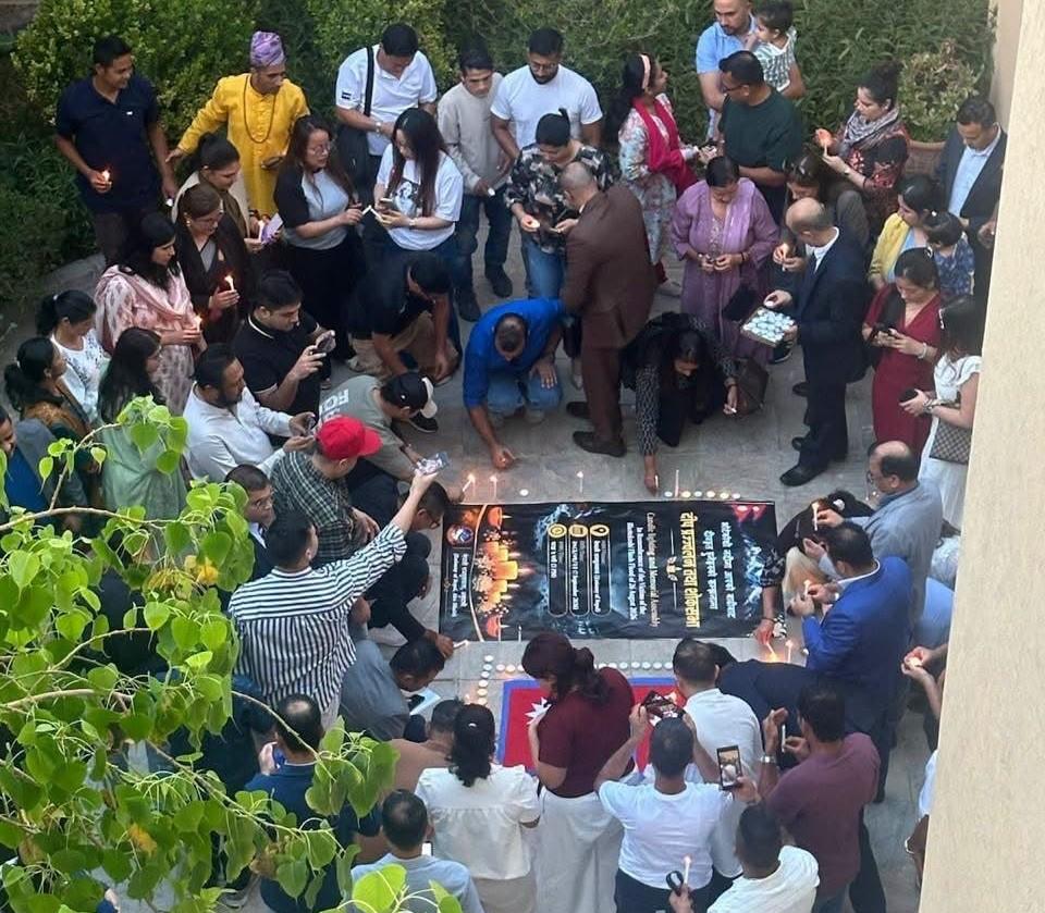 यूएईमा नेपाली दूतावासद्वारा बाढीपहिरोमा ज्यान गुमाएकाहरूको सम्झनामा दीप प्रज्वलन
