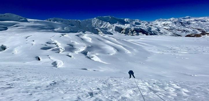 हिम्लुङ हिमाल आधार शिविरमा हिमपहिरो: १० जना आरोही तथा कर्मचारी सम्पर्कविहीन