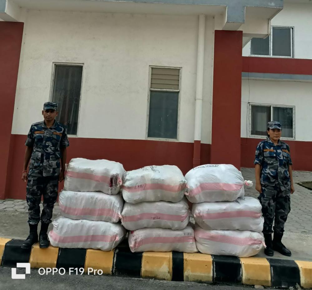 मोरङको हाटखोलाबाट अवैध लत्ताकपडा बरामद